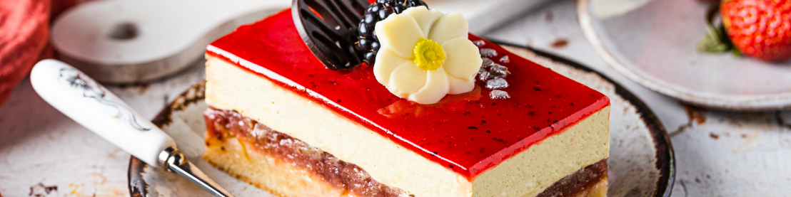 Produkty do ciast i deserów – dodatki, które podkreślą smak i wygląd wypieków